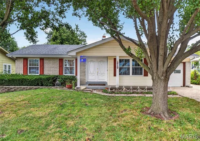 Photo 1 of Single family home for sale at 210 Raymond Dr, Florissant, MO 63031 | MLS# MIS26061757 | Listing updated on 2026-10-05