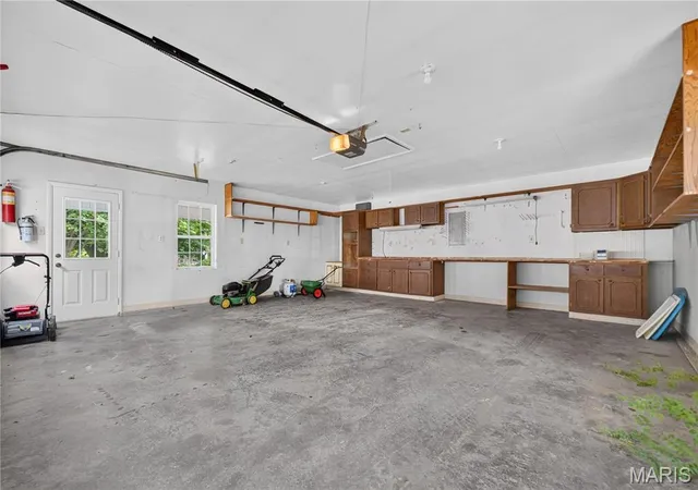 Photo 4 of Single family home for sale at 210 Raymond Dr, Florissant, MO 63031 | MLS# MIS26061757 | Listing updated on 2026-10-05