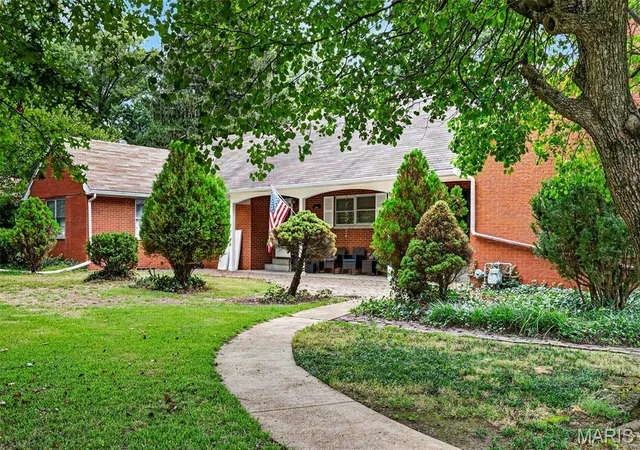 Photo 2 of Single family home for sale at 24 Weinel Dr, Fairview Heights, IL 62208 | MLS# MIS26061765 | Listing updated on 2026-10-02