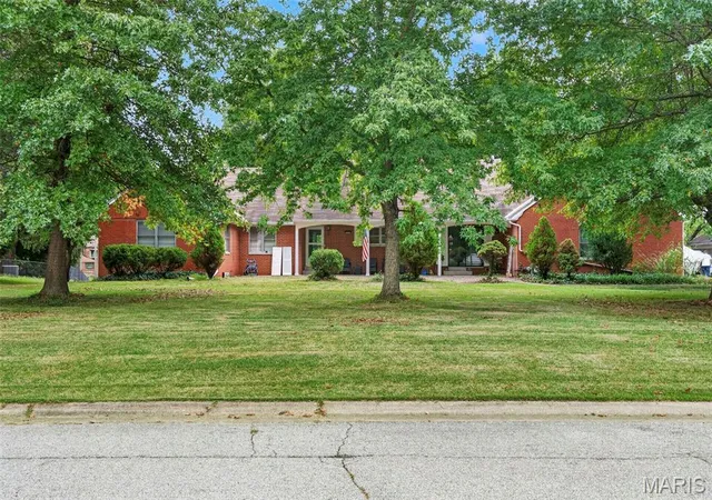 Photo 1 of Single family home for sale at 24 Weinel Dr, Fairview Heights, IL 62208 | MLS# MIS26061765 | Listing updated on 2026-10-02
