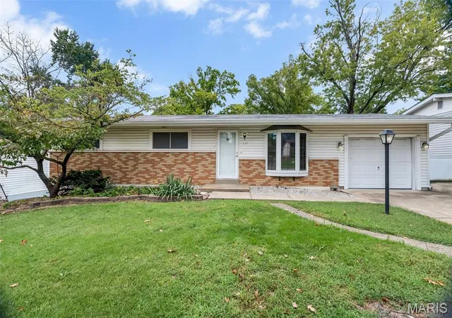 Single family home for sale at 777 Southshire Dr, Saint Louis, MO 63125 | MLS# MIS26061776