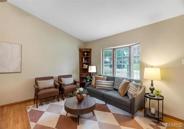 Photo 4 of Single family home for sale at 777 Southshire Dr, Saint Louis, MO 63125 | MLS# MIS26061776 | Listing updated on 2026-10-09