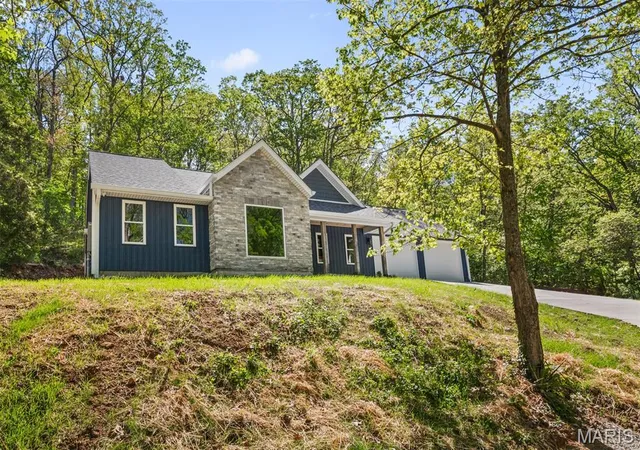 Photo 2 of Sale Pending at 3112 Del Rio Dr, High Ridge, MO 63049 | MLS# MIS26061780 | Listing updated on 2026-09-29