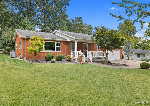 Photo 2 of Single family home for sale at 620 W Kinkead Rd, Hillsboro, IL 62049 | MLS# MIS26061781 | Listing updated on 2026-09-28