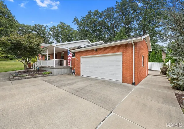 Photo 3 of Single family home for sale at 620 W Kinkead Rd, Hillsboro, IL 62049 | MLS# MIS26061781 | Listing updated on 2026-09-28