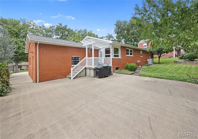 Photo 3 of Single family home for sale at 620 W Kinkead Rd, Hillsboro, IL 62049 | MLS# MIS26061781 | Listing updated on 2026-09-28