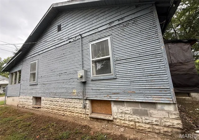 Photo 3 of Single family home for sale at 3516 Thomas Ave, Alton, IL 62002 | MLS# MIS26061791 | Listing updated on 2026-09-25