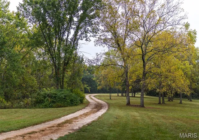 Photo 3 of House for sale at 952 Twisted Cedar Dr, Beaufort, MO 63013 | MLS# MIS26061792 | Listing updated on 2026-09-29