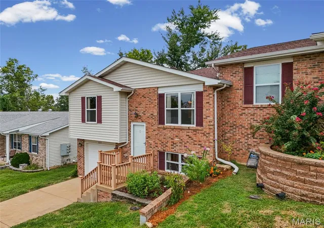 Photo 3 of House for sale at 2205 Berrywood Ct, Arnold, MO 63010 | MLS# MIS26061793 | Listing updated on 2026-10-04