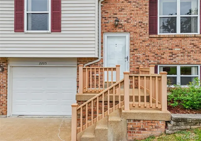 Photo 4 of House for sale at 2205 Berrywood Ct, Arnold, MO 63010 | MLS# MIS26061793 | Listing updated on 2026-10-04