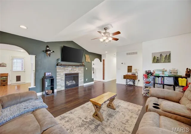 Photo 2 of Sale Pending at 19731 Stallion Dr, Waynesville, MO 65583 | MLS# MIS26061798 | Listing updated on 2026-09-30