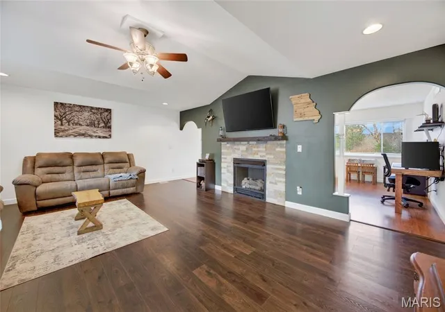 Photo 3 of Sale Pending at 19731 Stallion Dr, Waynesville, MO 65583 | MLS# MIS26061798 | Listing updated on 2026-09-30