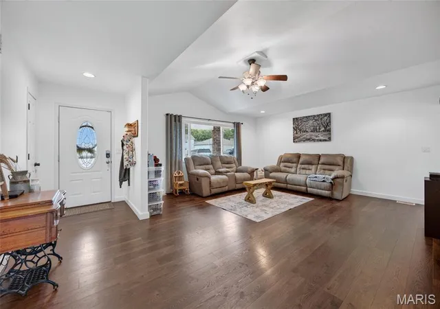 Photo 4 of Sale Pending at 19731 Stallion Dr, Waynesville, MO 65583 | MLS# MIS26061798 | Listing updated on 2026-09-30