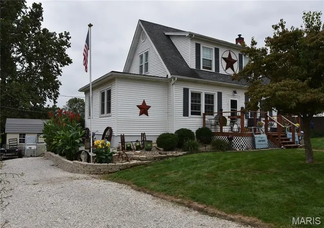Photo 1 of Single family home for sale at 523 W Olive St, Palmyra, MO 63461 | MLS# MIS26061806 | Listing updated on 2026-10-07
