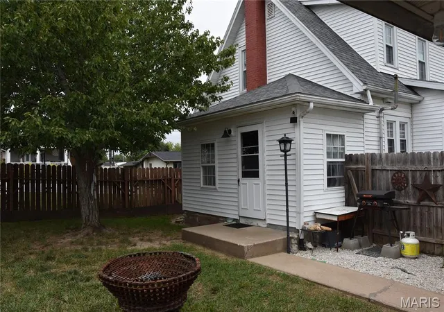 Photo 2 of Single family home for sale at 523 W Olive St, Palmyra, MO 63461 | MLS# MIS26061806 | Listing updated on 2026-10-07