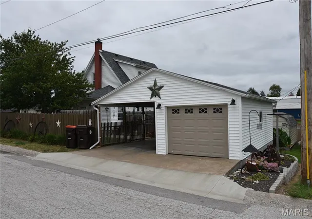 Photo 4 of Single family home for sale at 523 W Olive St, Palmyra, MO 63461 | MLS# MIS26061806 | Listing updated on 2026-10-07