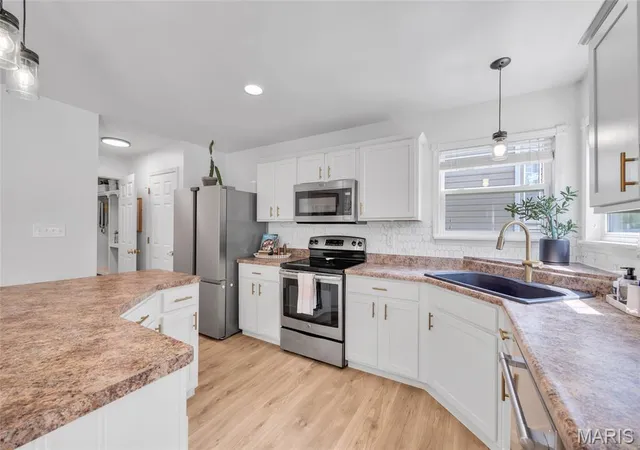 Photo 3 of Single family home for sale at 202 Wyndtrace Ct, Lake Saint Louis, MO 63367 | MLS# MIS26061809 | Listing updated on 2026-09-25