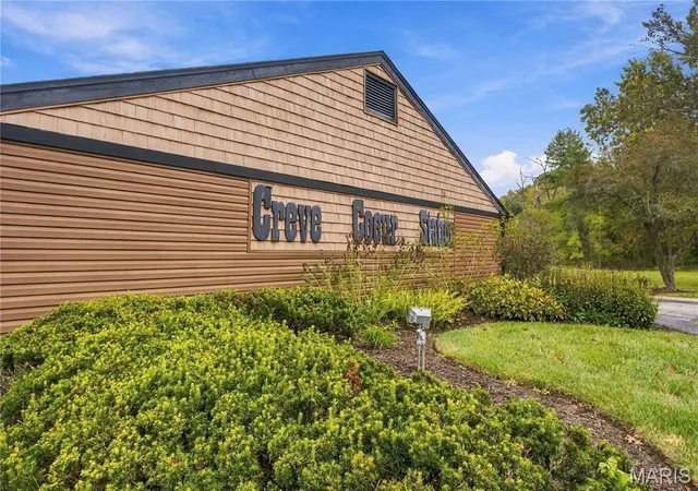 Listing Photo 2 - Condo for sale in building located at 13803 Amiot Dr, Maryland Heights, MO 63146 - Unit #B