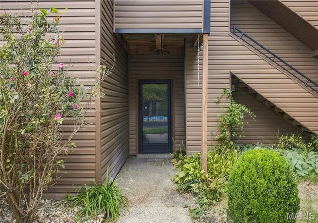 Listing Photo 1 - Condo for sale in building located at 13803 Amiot Dr, Maryland Heights, MO 63146 - Unit #B