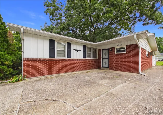 Photo 2 of Single family home for sale at 2613 Gardenia Ln, Cape Girardeau, MO 63703 | MLS# MIS26061816 | Listing updated on 2026-09-25