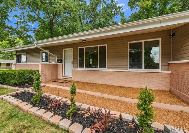 Photo 2 of Single family home for sale at 2287 Gadbury Dr, Saint Louis, MO 63136 | MLS# MIS26061822 | Listing updated on 2026-10-04