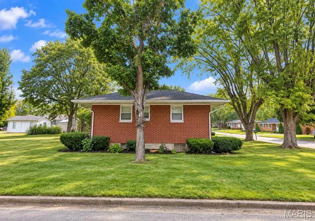 Photo 3 of Single family home for sale at 303 Carter St, Farmington, MO 63640 | MLS# MIS26061830 | Listing updated on 2026-09-28