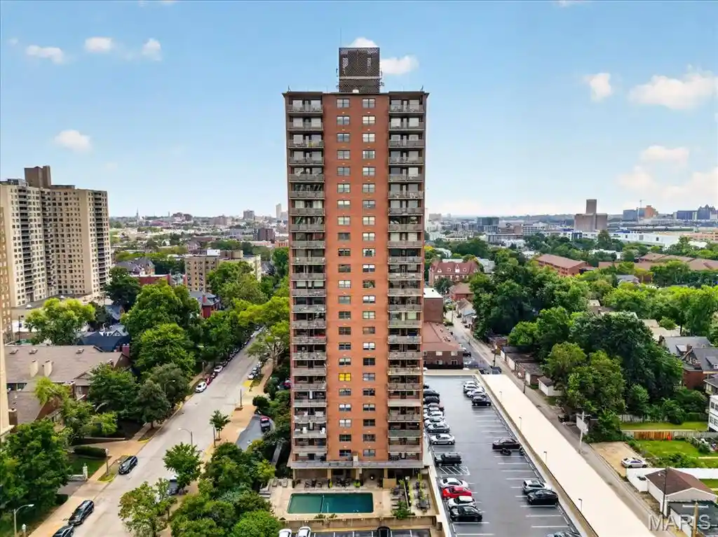 Listing Photo 2 - Condo for sale in 4466 W Pine Blvd located at 4466 W Pine Blvd, St. Louis, MO 63108 - Unit #8C