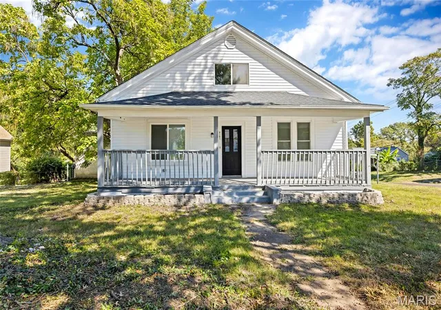 Photo 1 of Single family home for sale at 8101 Ellerton Ave, Saint Louis, MO 63114 | MLS# MIS26061835 | Listing updated on 2026-10-04