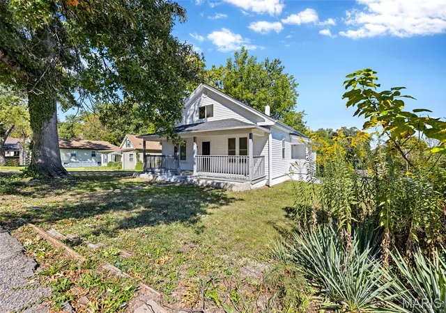 Photo 3 of Single family home for sale at 8101 Ellerton Ave, Saint Louis, MO 63114 | MLS# MIS26061835 | Listing updated on 2026-10-04