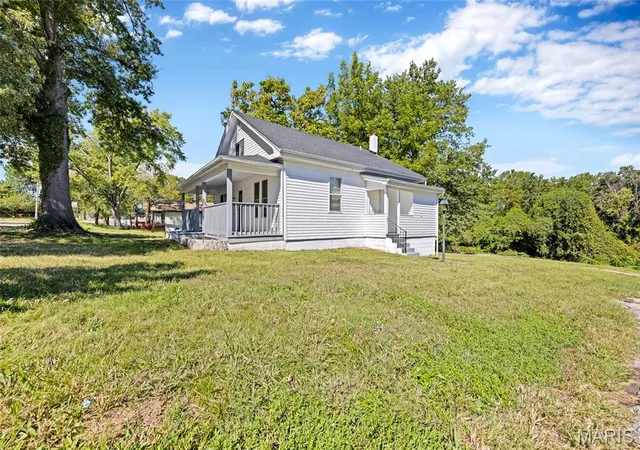 Photo 3 of Single family home for sale at 8101 Ellerton Ave, Saint Louis, MO 63114 | MLS# MIS26061835 | Listing updated on 2026-10-04