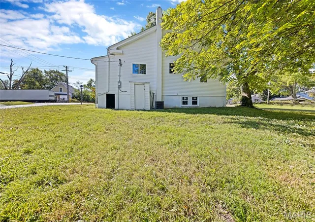 Photo 4 of Single family home for sale at 8101 Ellerton Ave, Saint Louis, MO 63114 | MLS# MIS26061835 | Listing updated on 2026-10-04