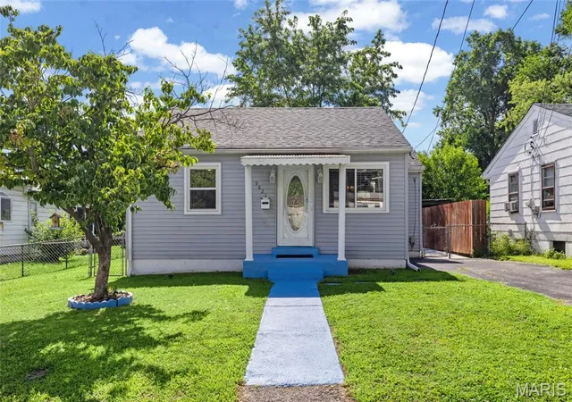 Photo 1 of Single family home for sale at 9621 Clyde Ave, Saint Louis, MO 63125 | MLS# MIS26061836 | Listing updated on 2026-10-07