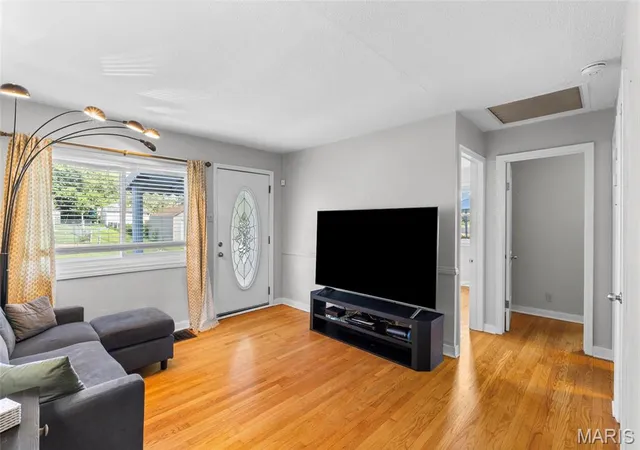 Photo 4 of Single family home for sale at 9621 Clyde Ave, Saint Louis, MO 63125 | MLS# MIS26061836 | Listing updated on 2026-10-07