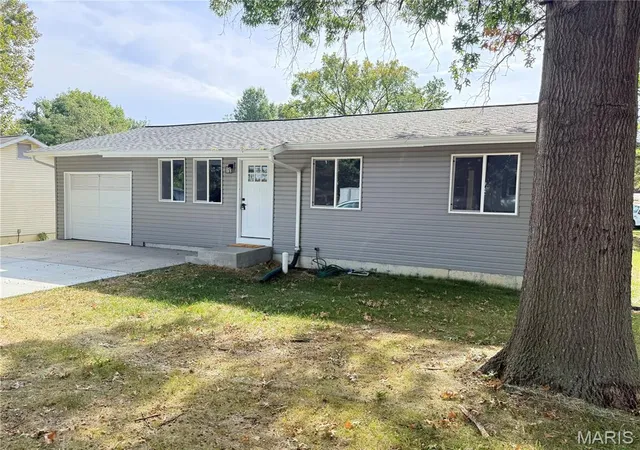 Photo 1 of Single family home for sale at 800 Flora Ave, Warrenton, MO 63383 | MLS# MIS26061839 | Listing updated on 2026-10-10