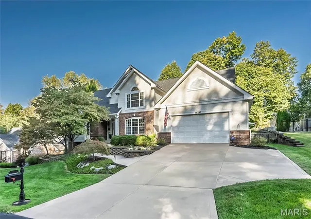 Photo 3 of Sale Pending at 13243 Weatherfield Dr, Saint Louis, MO 63146 | MLS# MIS26061842 | Listing updated on 2026-10-19
