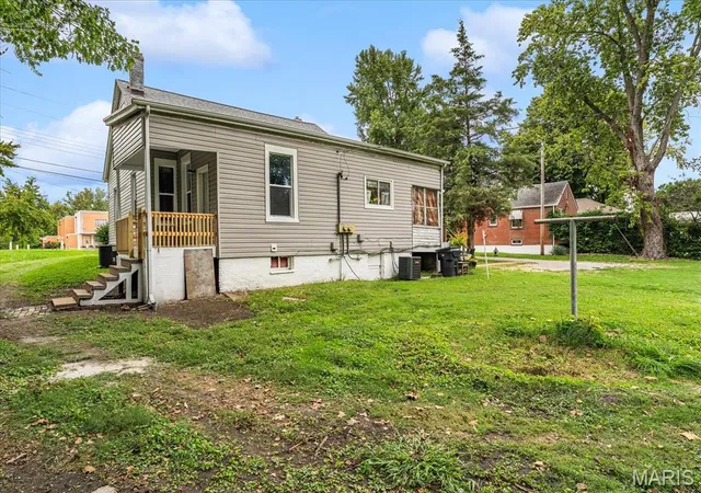 Photo 4 of Single family home for sale at 1214 Lebanon Ave, Belleville, IL 62221 | MLS# MIS26061846 | Listing updated on 2026-09-24