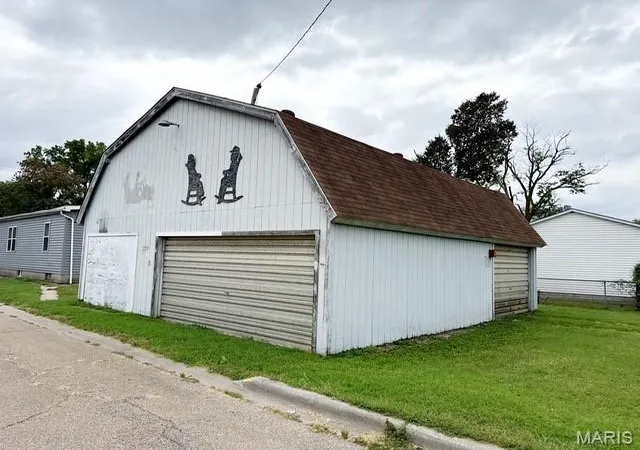 Photo 4 of Single family home for sale at 1835 Market St, Madison, IL 62060 | MLS# MIS26061847 | Listing updated on 2026-09-26