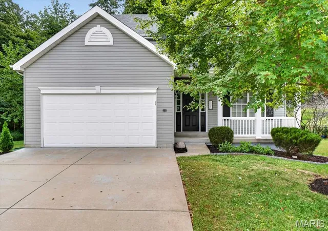 Photo 3 of Single family home for sale at 1151 Maywood Dr, Eureka, MO 63025 | MLS# MIS26061854 | Listing updated on 2026-10-05