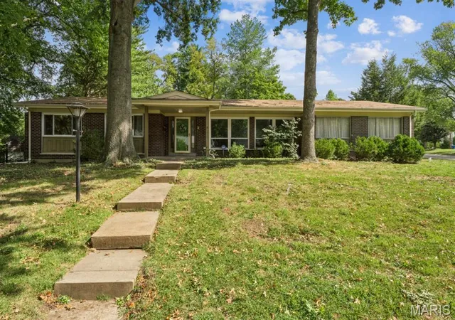 Single family home for sale at 12801 Bellerive Ests Dr, Saint Louis, MO 63141 | MLS# MIS26061859
