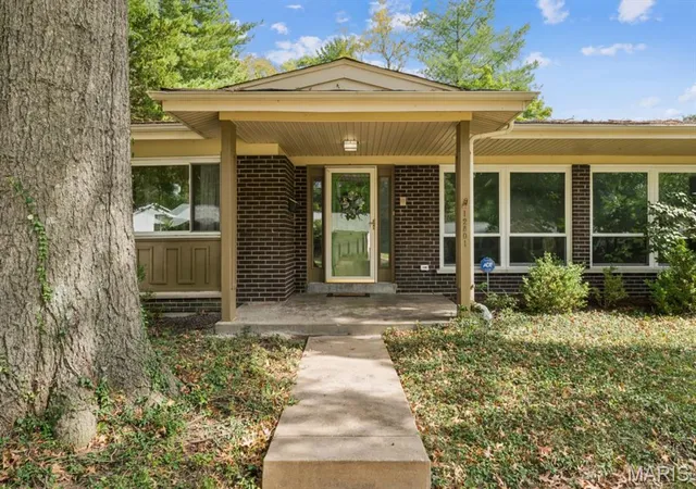 Photo 2 of Single family home for sale at 12801 Bellerive Ests Dr, Saint Louis, MO 63141 | MLS# MIS26061859 | Listing updated on 2026-09-24