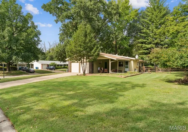 Photo 3 of Single family home for sale at 12801 Bellerive Ests Dr, Saint Louis, MO 63141 | MLS# MIS26061859 | Listing updated on 2026-09-24