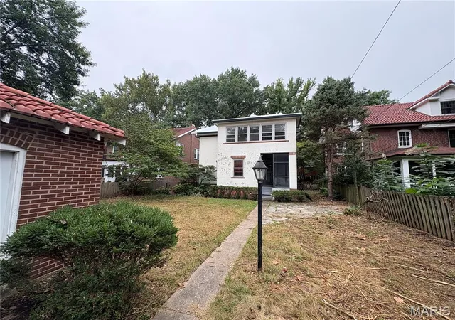 Photo 4 of Single family home for sale at 6627 Pershing Ave, Saint Louis, MO 63130 | MLS# MIS26061867 | Listing updated on 2026-09-28