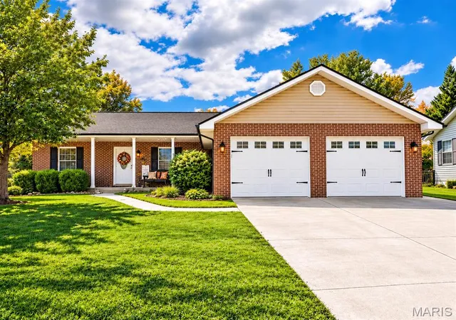 Photo 2 of Sale Pending at 9919 Debentroy St, Lebanon, IL 62254 | MLS# MIS26061873 | Listing updated on 2026-10-20