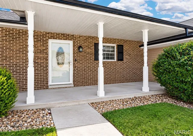 Photo 3 of Sale Pending at 9919 Debentroy St, Lebanon, IL 62254 | MLS# MIS26061873 | Listing updated on 2026-10-20