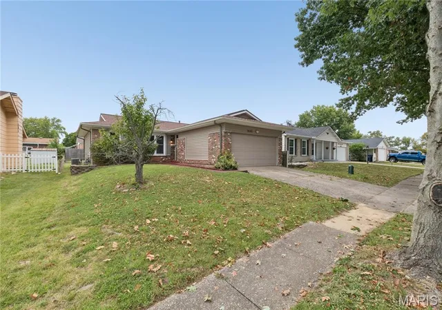 Photo 2 of Single family home for sale at 3645 Greenway Chase Dr, Florissant, MO 63031 | MLS# MIS26061876 | Listing updated on 2026-10-06