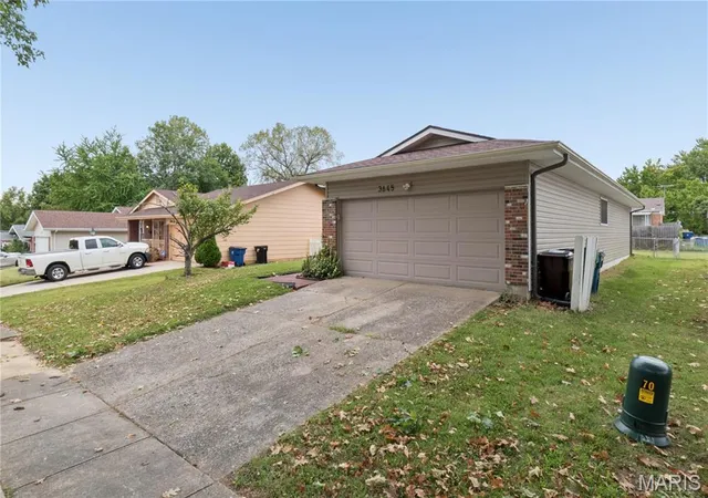 Photo 3 of Single family home for sale at 3645 Greenway Chase Dr, Florissant, MO 63031 | MLS# MIS26061876 | Listing updated on 2026-10-06