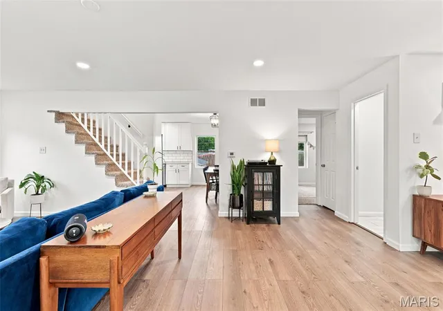 Photo 2 of Sale Pending at 7505 Nottingham Ave, Saint Louis, MO 63119 | MLS# MIS26061879 | Listing updated on 2026-09-28
