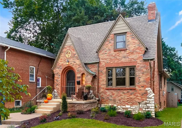 Single family home for sale at 7330 Shaftesbury Ave, Saint Louis, MO 63130 | MLS# MIS26061881