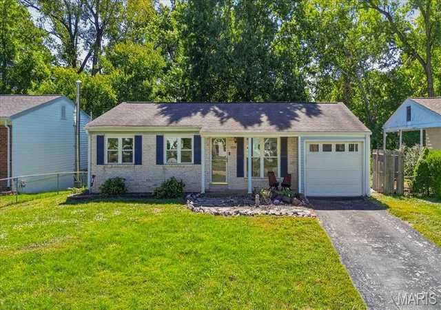 Photo 2 of Single family home for sale at 11974 Brookmont Dr, Maryland Heights, MO 63043 | MLS# MIS26061882 | Listing updated on 2026-10-07