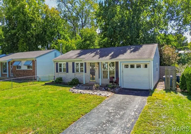 Photo 3 of Single family home for sale at 11974 Brookmont Dr, Maryland Heights, MO 63043 | MLS# MIS26061882 | Listing updated on 2026-10-07